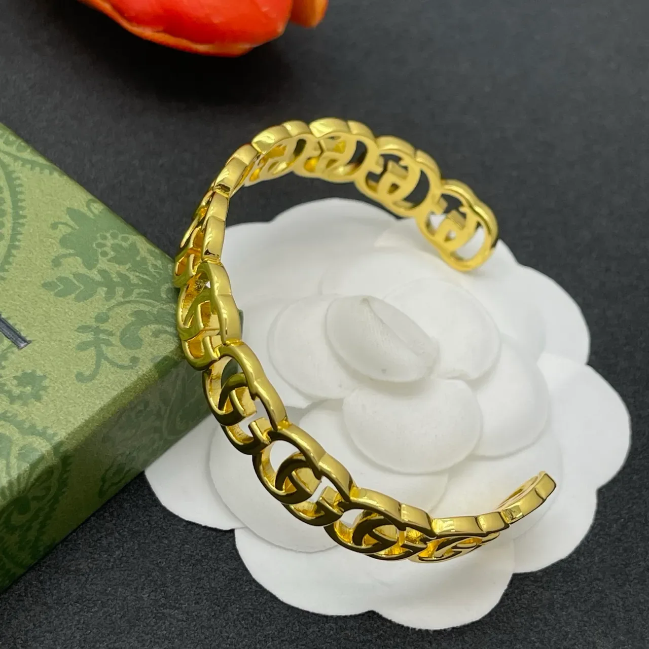 Gucci GG Marmont Pulsera de Oro con Enlaces Entrelazados Estilo Bangle 5