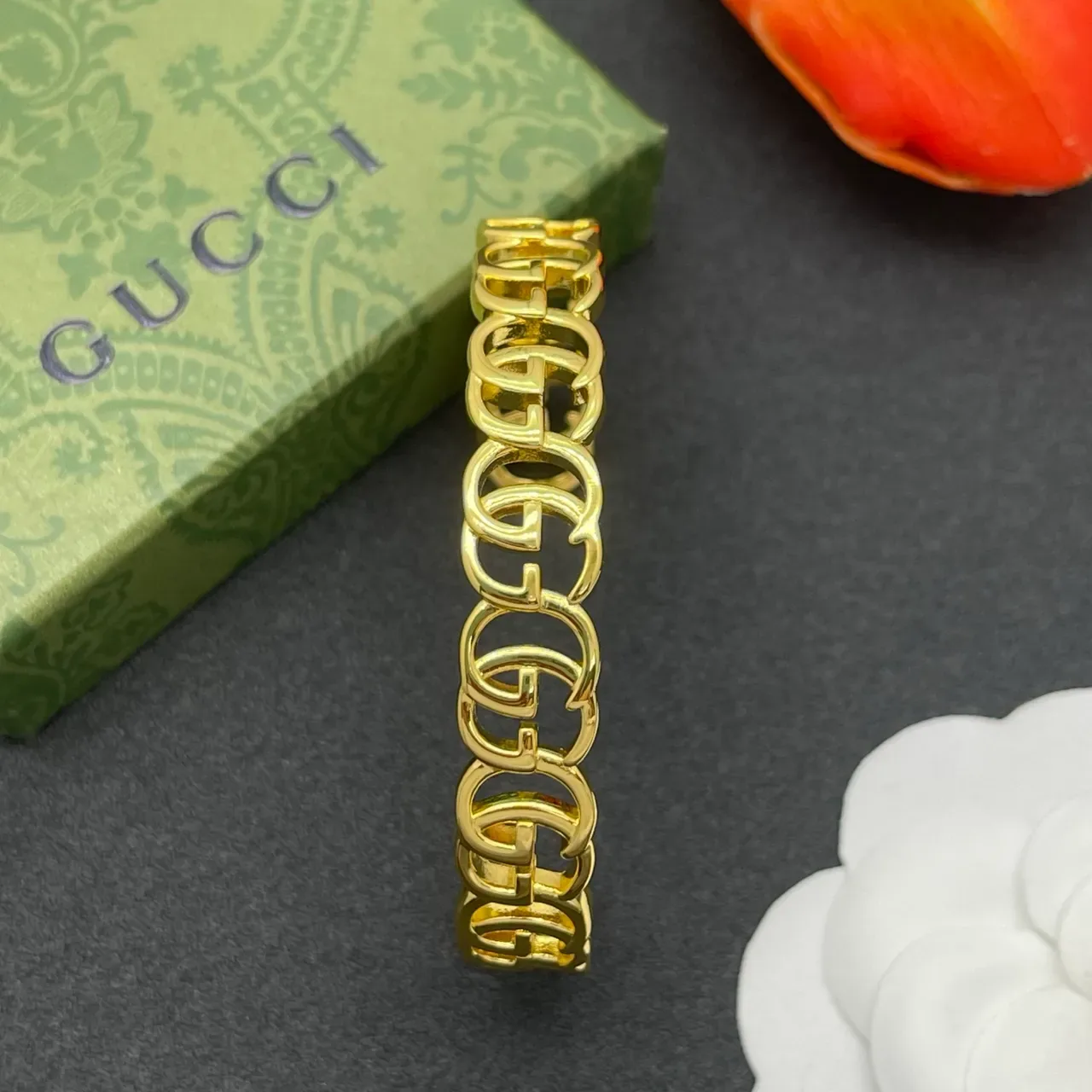 Gucci GG Marmont Pulsera de Oro con Enlaces Entrelazados Estilo Bangle 6