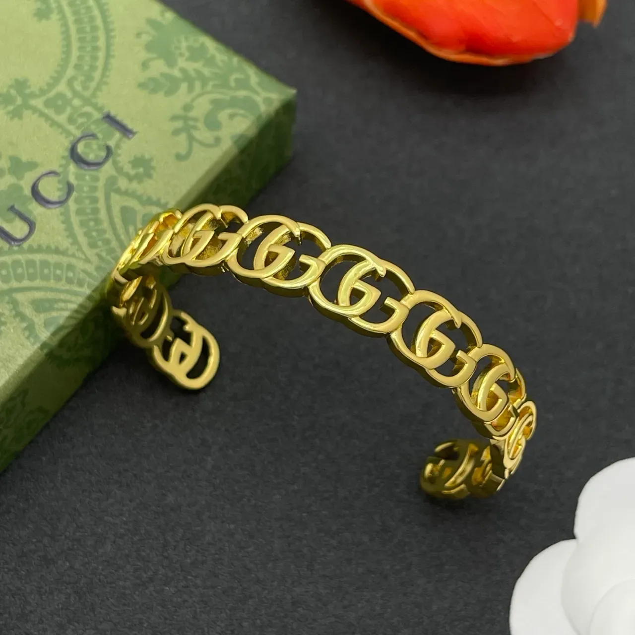 Gucci GG Marmont Pulsera de Oro con Enlaces Entrelazados Estilo Bangle 8