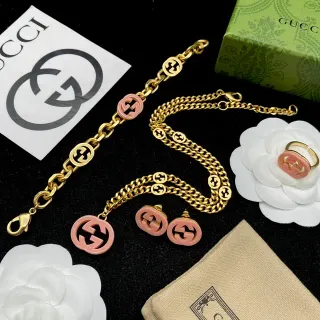 Gucci GG Marmont সোনা গোলাপি কার্ব চেইন রেজিন ইন্টারলকিং জি মোটিফ নেকলেস