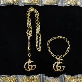 Gucci GG Marmont Chaîne Or Argent Épaisse Maillons Ovales Fermoir Toggle Collier