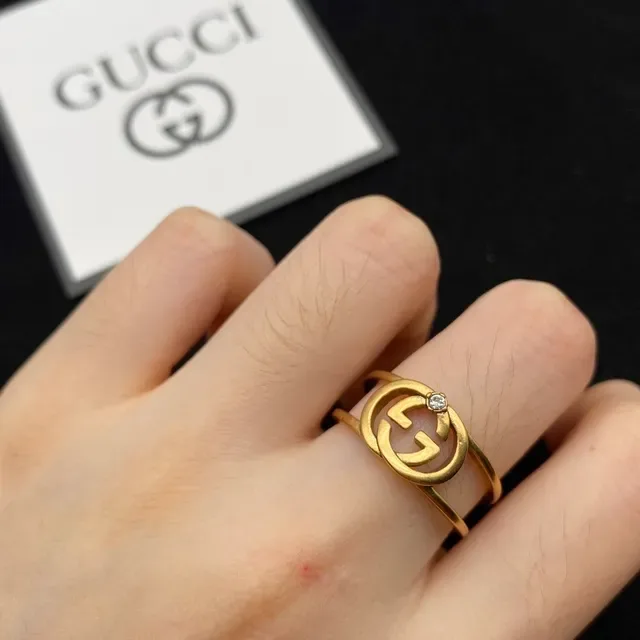 خاتم Gucci GG Marmont ذهبي شفاف متشابك نقش مزدوج جي نهائي مصقول 4