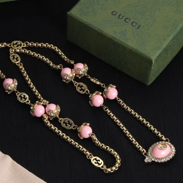 Gucci GG Marmont Inspirado Collar de Cadena de Perlas y Cristales Rosa 4