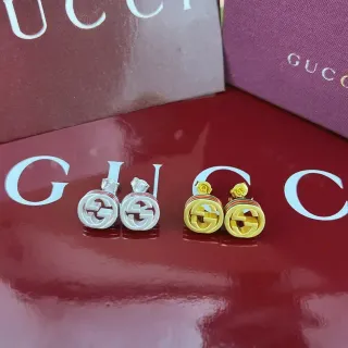 গুচ্চি GG Marmont ইন্টারলকিং জি এনামেল স্ট্রাইপ স্টুড ইয়াররিংস