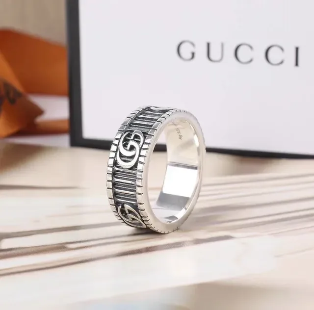 Anillo Gucci GG Marmont Plata Negro Banda Ancha Logo G Interlocking 8