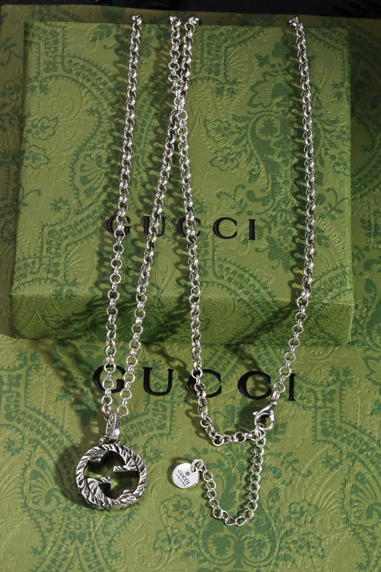 Gucci GG Marmont Prateado Double-G Interlocking Pendant Texturizado Laurel Wreath Border Colar 2