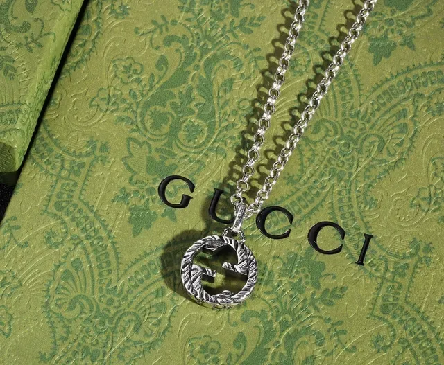 Gucci GG Marmont Prateado Double-G Interlocking Pendant Texturizado Laurel Wreath Border Colar 3