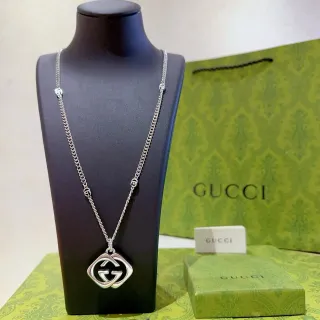 Gucci GG Marmont Argent Interlocking Double-G Pendentif Cadre en Forme de Diamant Collier