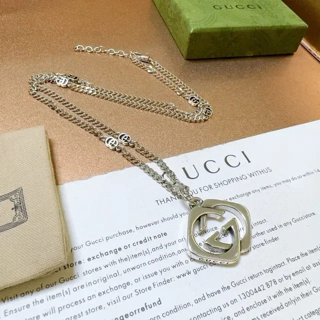 Gucci GG Marmont Argent Interlocking Double-G Pendentif Cadre en Forme de Diamant Collier 3