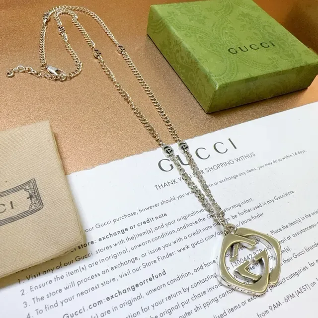 Gucci GG Marmont Argent Interlocking Double-G Pendentif Cadre en Forme de Diamant Collier 9