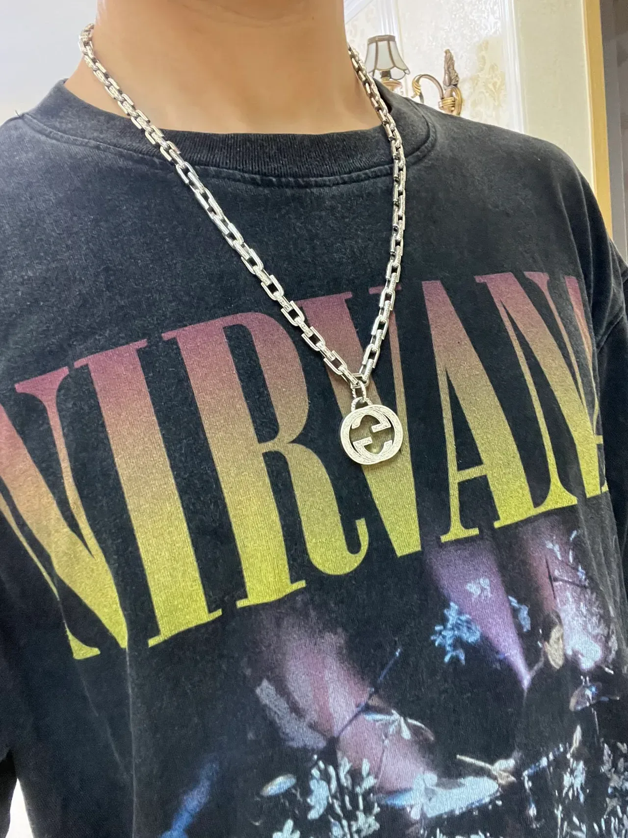 Gucci GG Marmont Collier avec pendentif argenté gravé orné 2