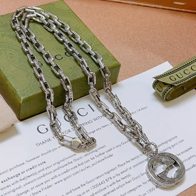 Gucci GG Marmont Collier avec pendentif argenté gravé orné 3