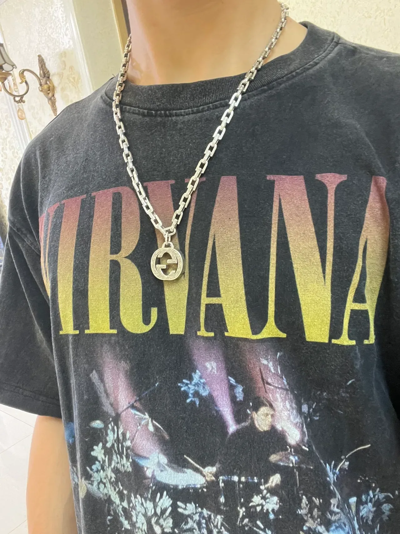 Gucci GG Marmont Collier avec pendentif argenté gravé orné 5