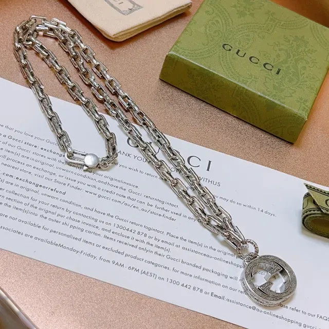 Gucci GG Marmont Collier avec pendentif argenté gravé orné 7