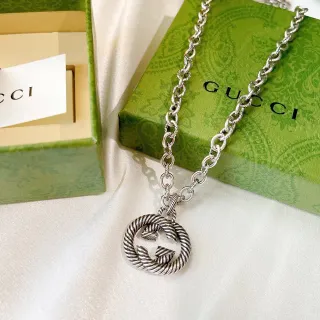 Gucci GG Marmont বাঁকা দড়ি আটকানো জি হার