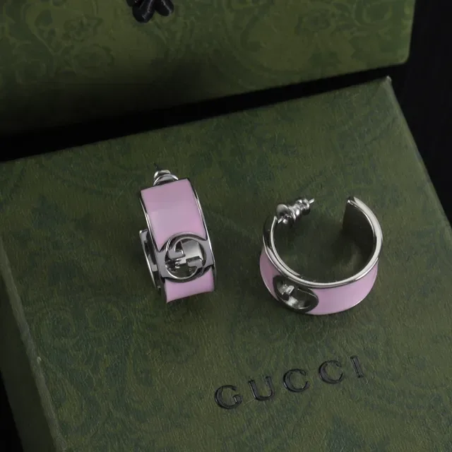 Gucci GG Marmont Boucles d'oreilles en anneau à charnière blanc rose émaillé 6