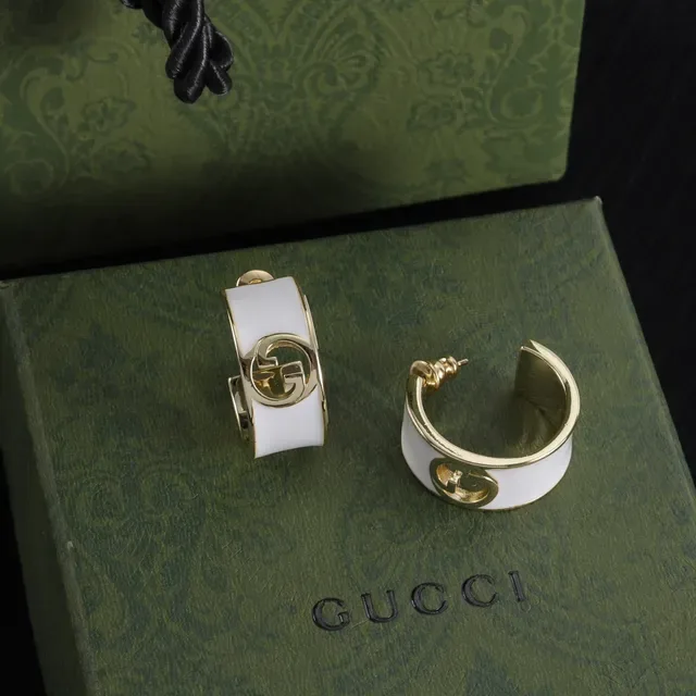 Gucci GG Marmont Boucles d'oreilles en anneau à charnière blanc rose émaillé 7