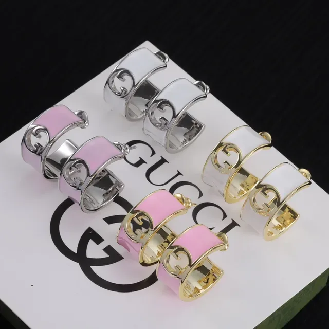Gucci GG Marmont Boucles d'oreilles en anneau à charnière blanc rose émaillé 9