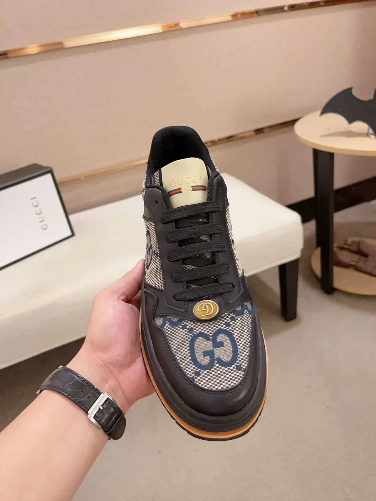 Gucci GG Monogram 帆布和皮革低帮生活休闲鞋 2