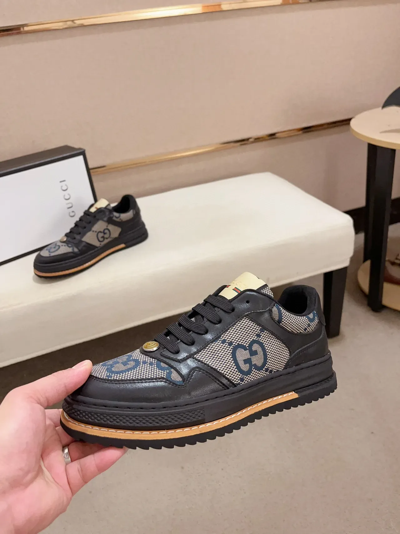 Gucci GG Monogram 帆布和皮革低帮生活休闲鞋 3