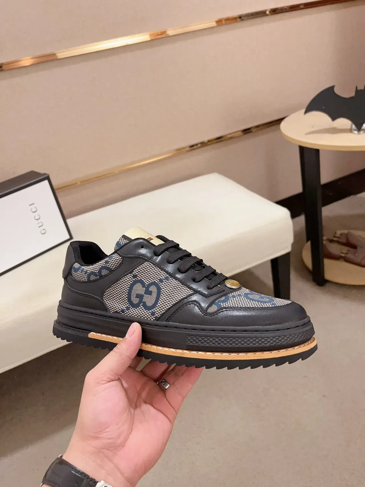 Gucci GG Monogram 帆布和皮革低帮生活休闲鞋 4