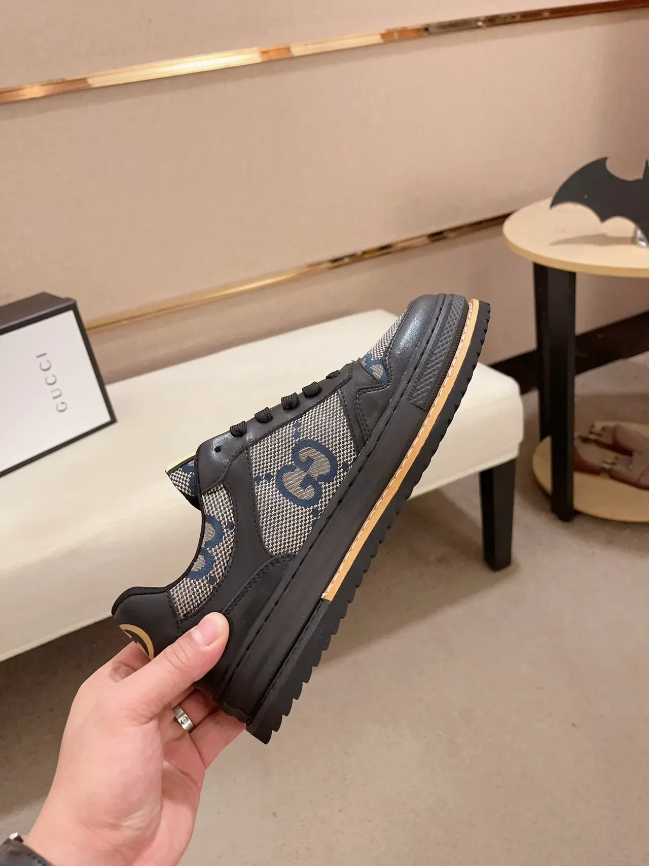 Gucci GG Monogram 帆布和皮革低帮生活休闲鞋 5