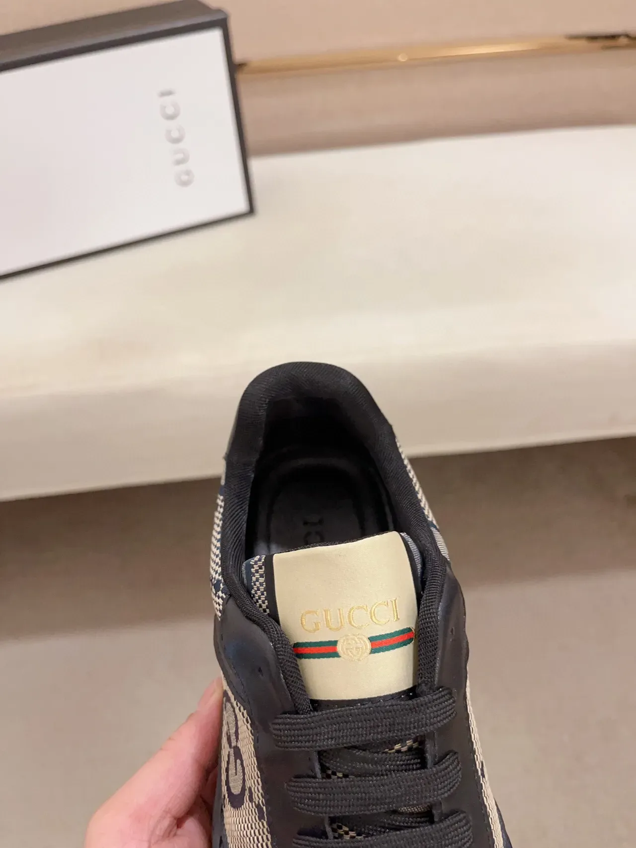 Gucci GG Monogram 帆布和皮革低帮生活休闲鞋 6