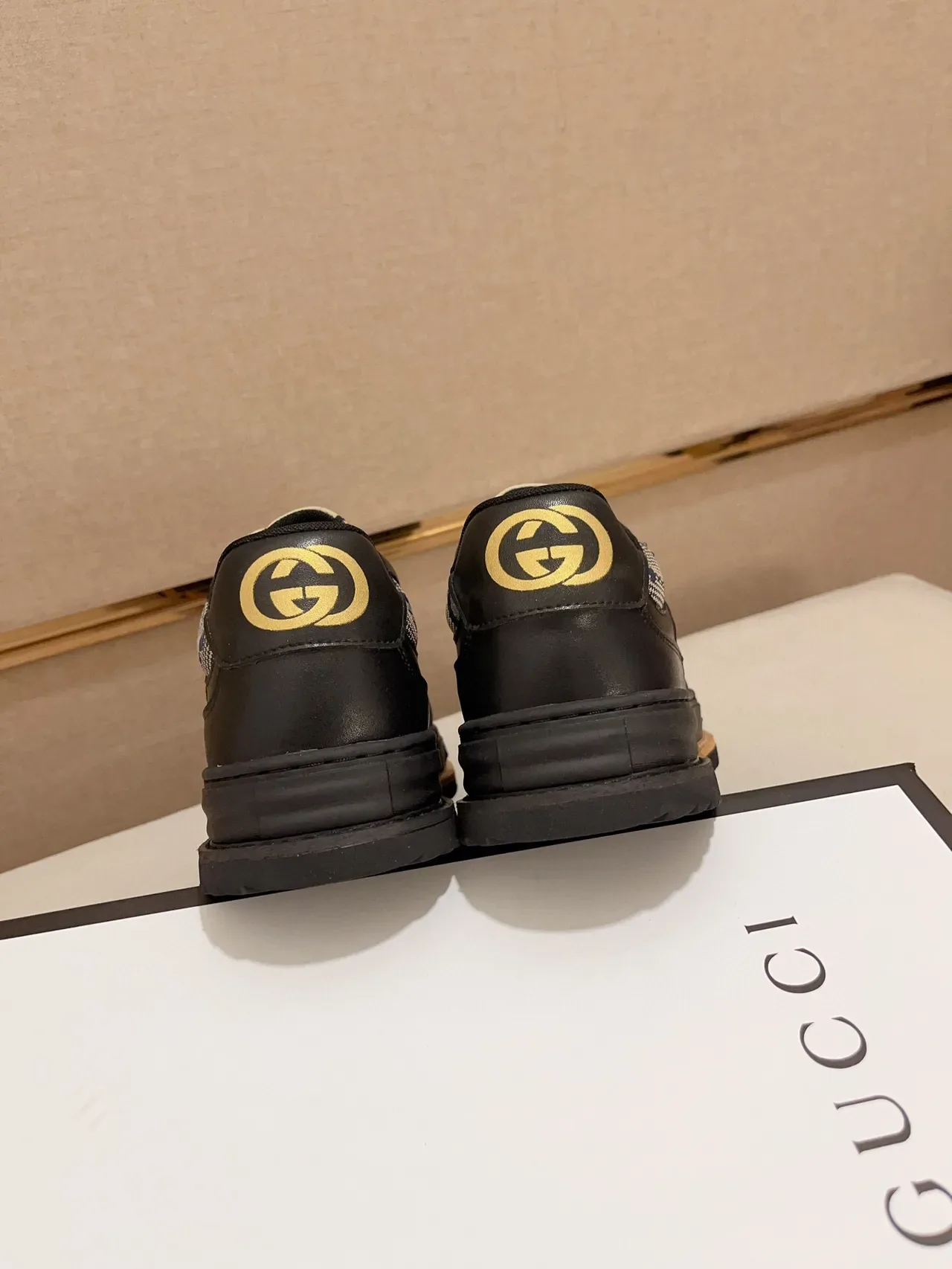 Gucci GG Monogram 帆布和皮革低帮生活休闲鞋 8