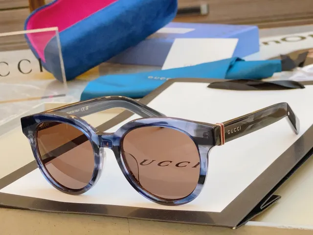 Gucci Glossy Black Rectangular Rounded Frame Sunglasses 7