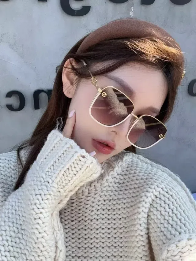 Gucci Óculos de Sol Oversized Armação Quadrada Dourado Bege Armação Delgada de Metal 5