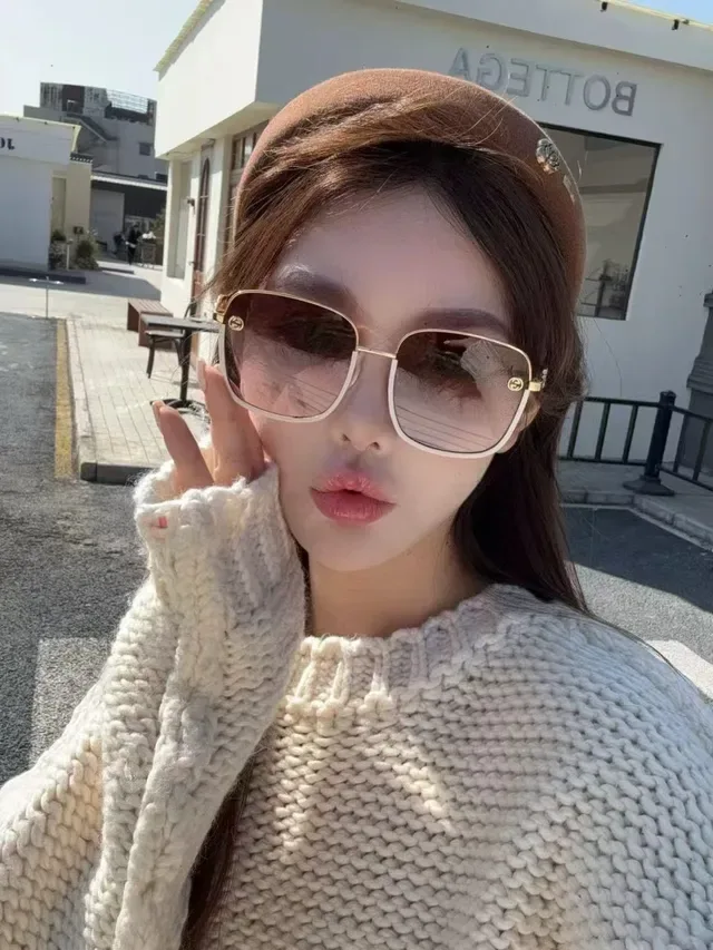 Gucci Óculos de Sol Oversized Armação Quadrada Dourado Bege Armação Delgada de Metal 6