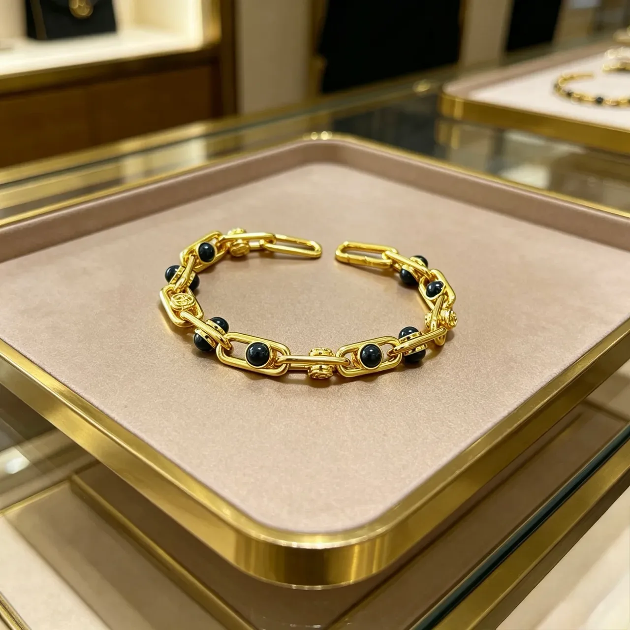 Gucci Pulseira Corrente Link Preta Grossa de Metal Dourada 3