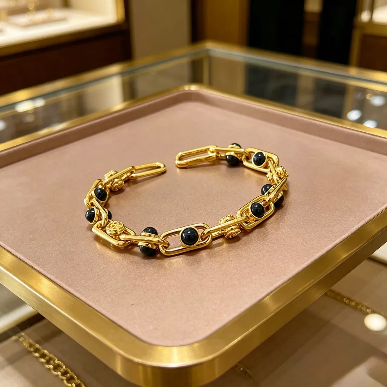 Gucci Pulseira Corrente Link Preta Grossa de Metal Dourada 6