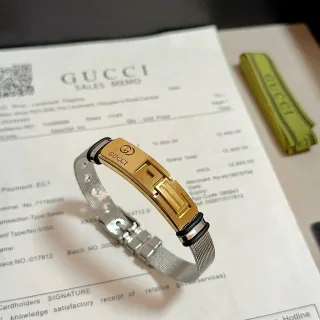 Gucci سوار شبكي فضي مع إبزيم ذهبي اللون