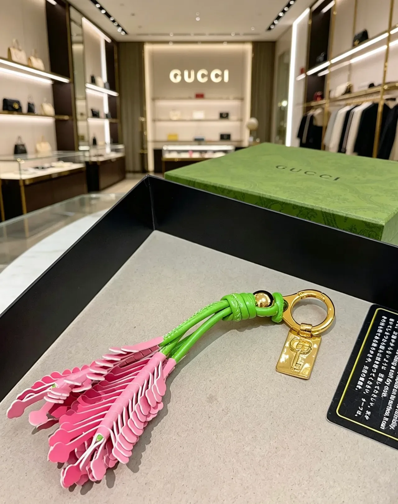 Gucci bolso de cuero verde rosa con borla y cordón anudado 5