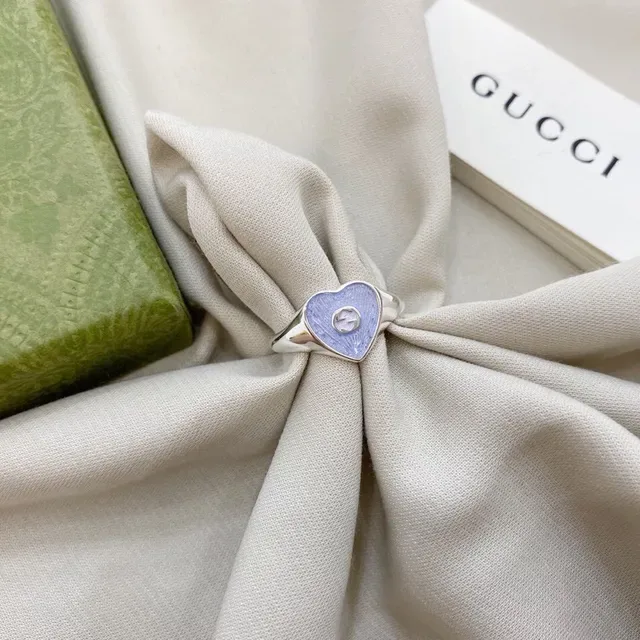 Gucci خاتم قلب مينا Interlocking G 3