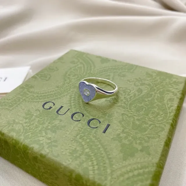 Gucci خاتم قلب مينا Interlocking G 7