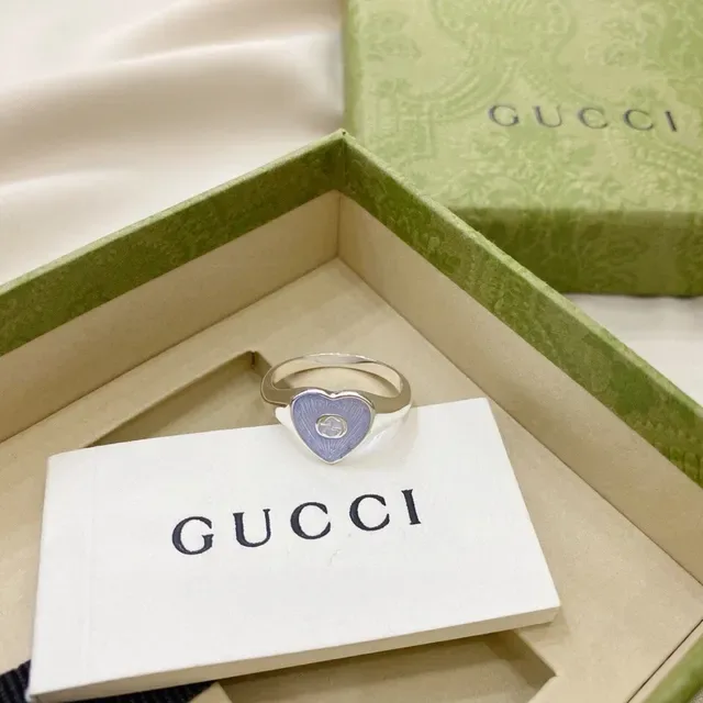 Gucci خاتم قلب مينا Interlocking G 8