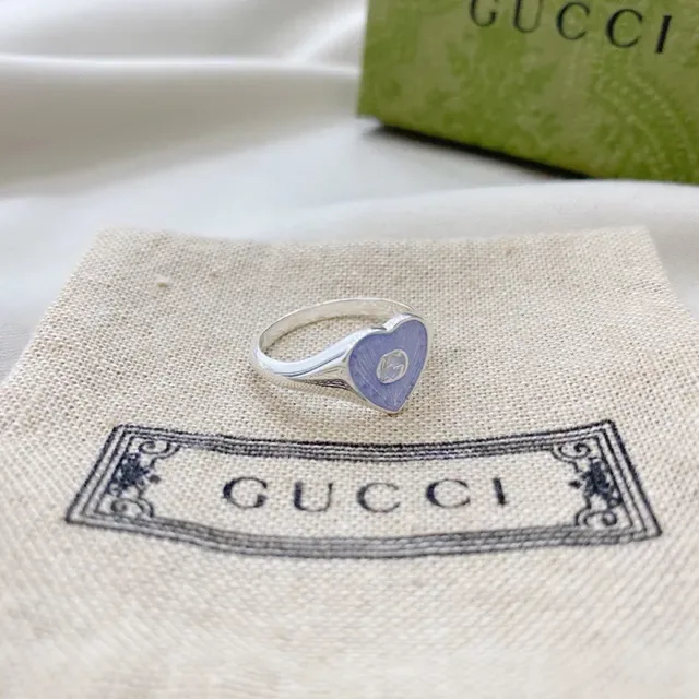 Gucci خاتم قلب مينا Interlocking G 9
