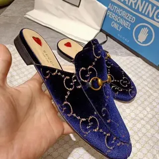 Gucci Horsebit 1955 蓝色天鹅绒刺绣乐福鞋