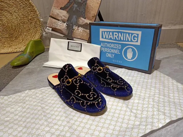 Gucci Horsebit 1955 Blue Velvet Embroidered Loafer 7