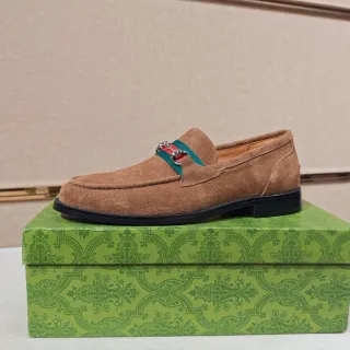 Gucci Horsebit 1955 বাদামী সবুজ সুয়েড উপর ওয়েব স্ট্রাইপ অ্যাকসেন্ট লোফার