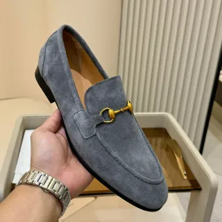 Gucci Horsebit 1955 ग्रे स्यूड लूफर्स