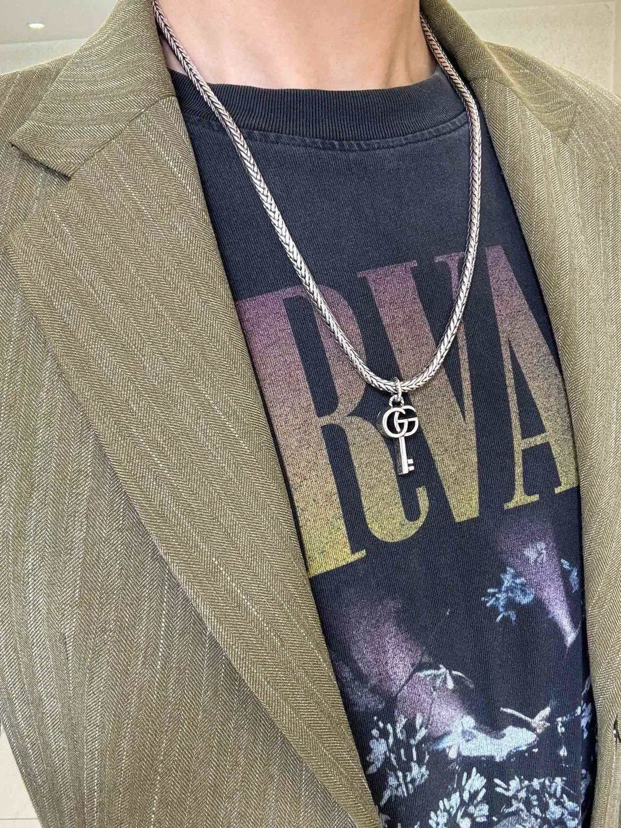 Colar Gucci com pingente de chave corrente trançada 7