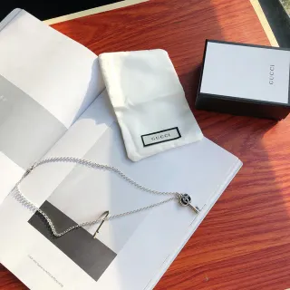 Gucci চাবি রূপালী সাদা চেইন পেন্ডেন্ট নেকলেস