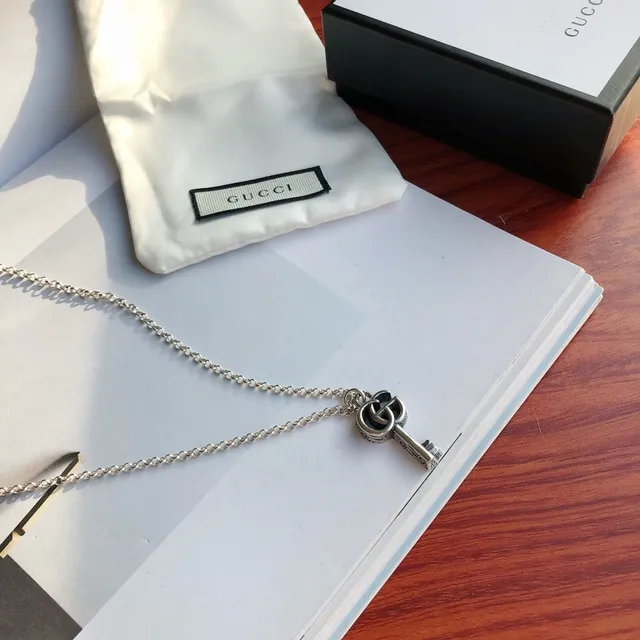 Gucci চাবি রূপালী সাদা চেইন পেন্ডেন্ট নেকলেস 9
