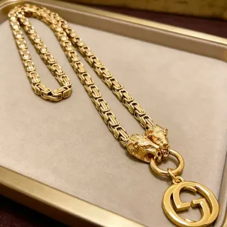 Gucci শেরের মাথার চেইন সোনালি ইন্টারলকিং G পেন্ডেন্ট নেকলেস