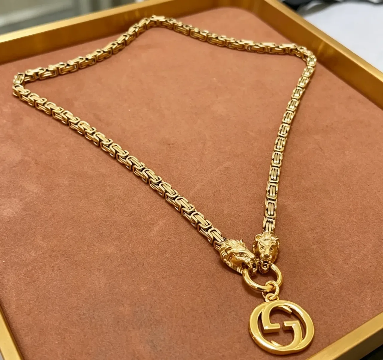 Gucci 狮头金链条相交G吊坠项链 2