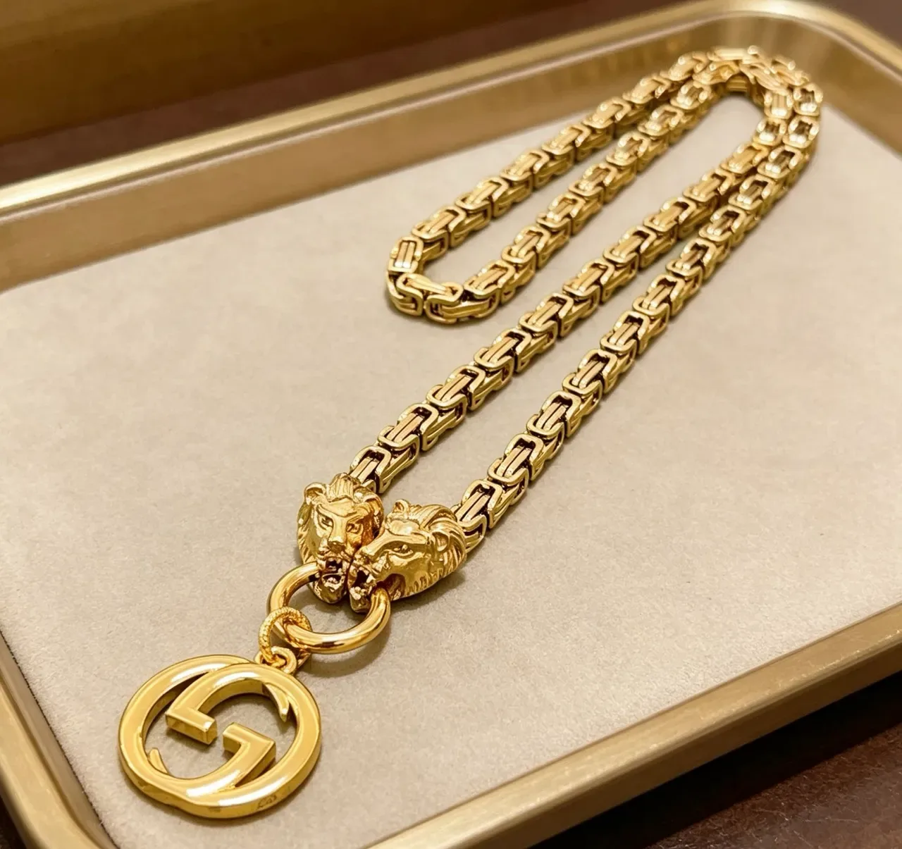 Gucci 狮头金链条相交G吊坠项链 4