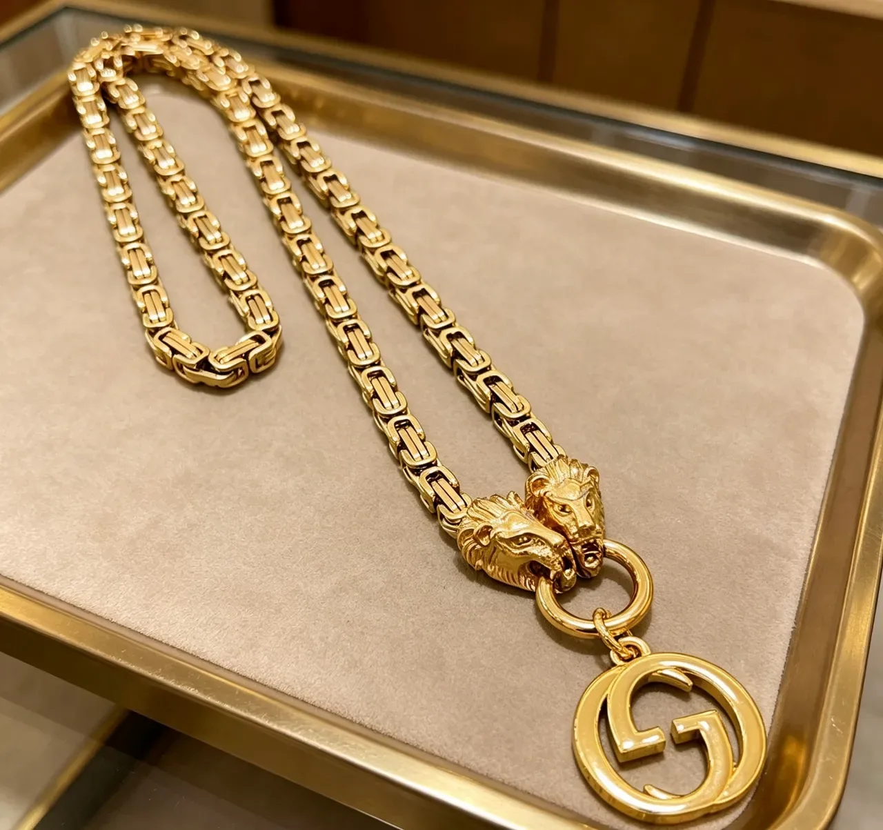 Gucci 狮头金链条相交G吊坠项链 6